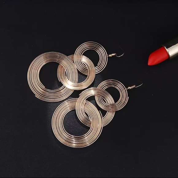 ๐๐๐ฒFIRM๐โBUNDLE 4 DISCOUNT HUGE SPIRAL CIRCLES - Picture 7 of 8